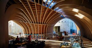 La Cité du Vin: apre a Bordeaux uno spazio espositivo dedicato alla cultura del vino. Lo firma XTU Architects