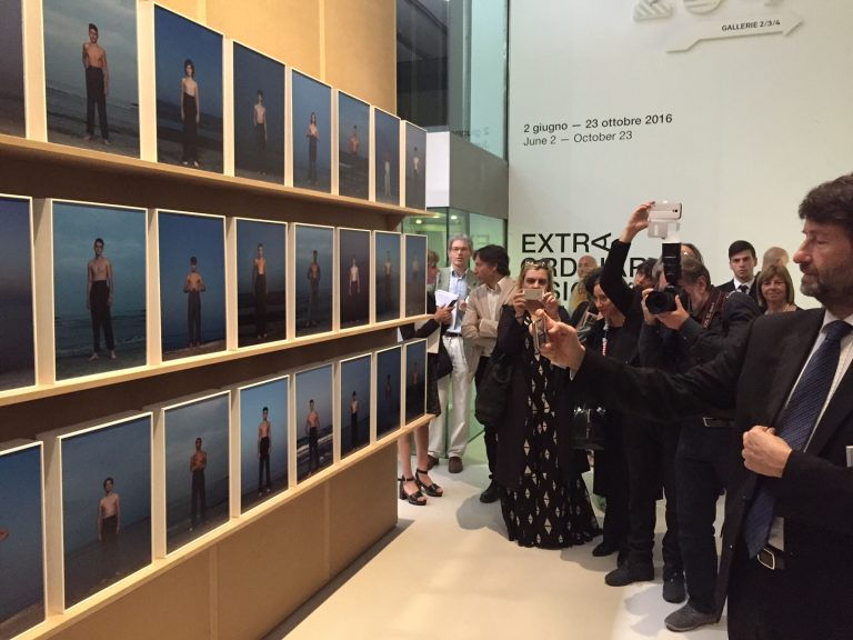 Extraordinary Visions. L’Italia che ci guarda Maxxi Roma 2 Al Maxxi 70 anni di Italia in 150 fotografie. Ne parla in video il ministro Franceschini