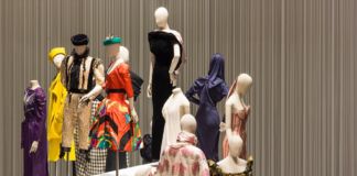 Fashion Forward, 3 siècles de mode (1715-2016) – installation view at Les Arts Décoratifs, Parigi 2016 – photo Luc Boegly