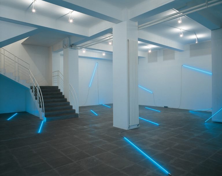 François Morellet - veduta parziale dell’esposizione presso A arte Invernizzi, Milano 1997 - Courtesy A arte Invernizzi, Milano - photo Bruno Bani, Milano