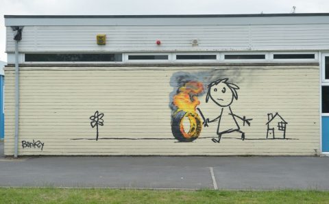 Il murale di Banksy regalato alla scuola di Bristol - foto via deejay.it