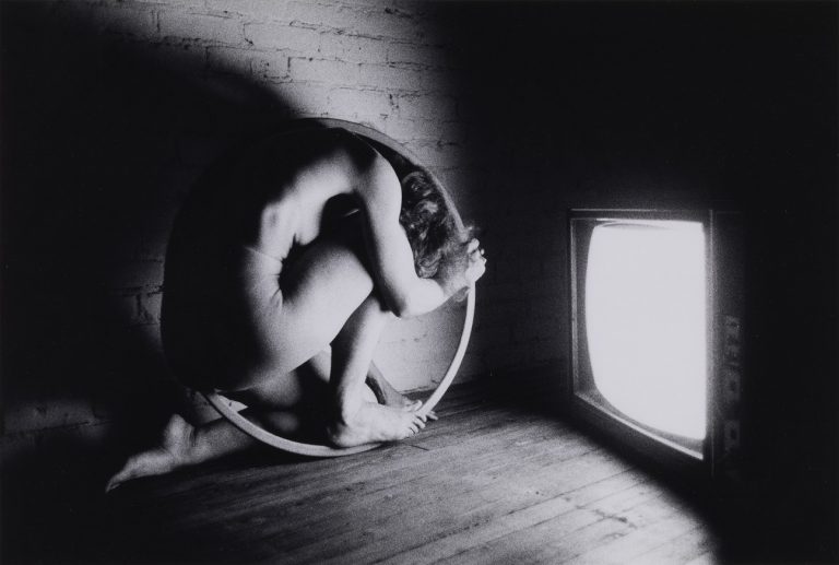 Joan Jonas, Twilight 1975, Credito fotografico Antonio Maniscalco, Courtesy dell'artista