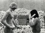Kusama with Macaroni Girl. Dressing Table and Infinity Net Painting ca. 1964 Yayoi Kusama in mostra a Stoccolma. Il video prodotto dal Moderna Museet