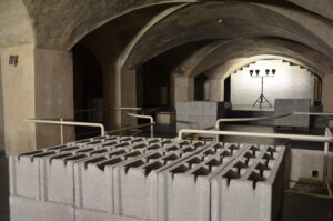 La Mano de Dios: eretto un bunker di mattoni nella cripta del Museo Marino Marino di Firenze
