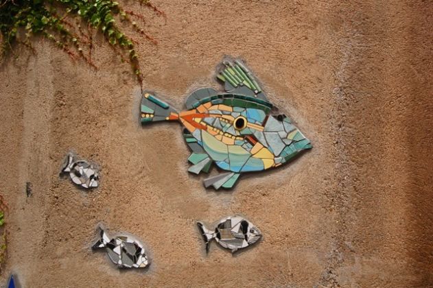 Messina, Maregrosso, serie di pesciolini realizzati da Artisti per Caso - photo Elena Bonaccorsi