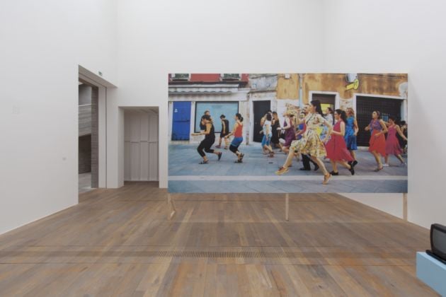 Marinella Senatore, The School of Narrative Dance and Other Surprising Things, 2016, installation view at MOSTYN, Wales UK (foto Dewi Lloyd)