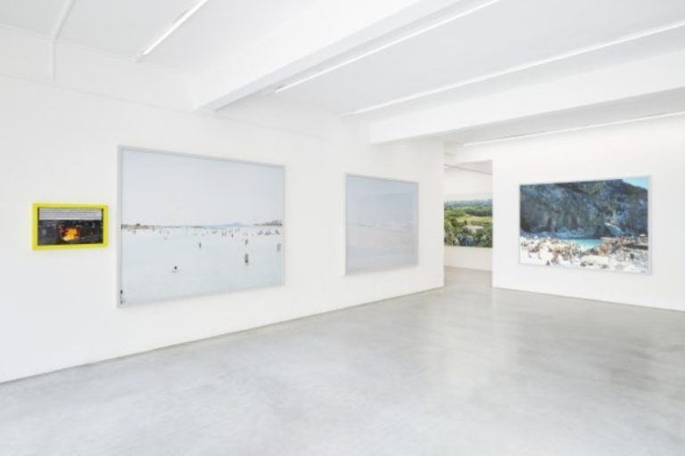 Massimo Vitali, Ronchini Gallery, Londra (foto Luke A. Walker)