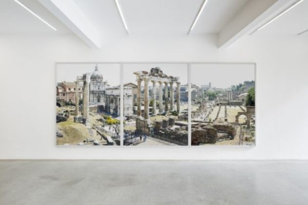 Massimo Vitali, Ronchini Gallery, Londra (foto Luke A. Walker)