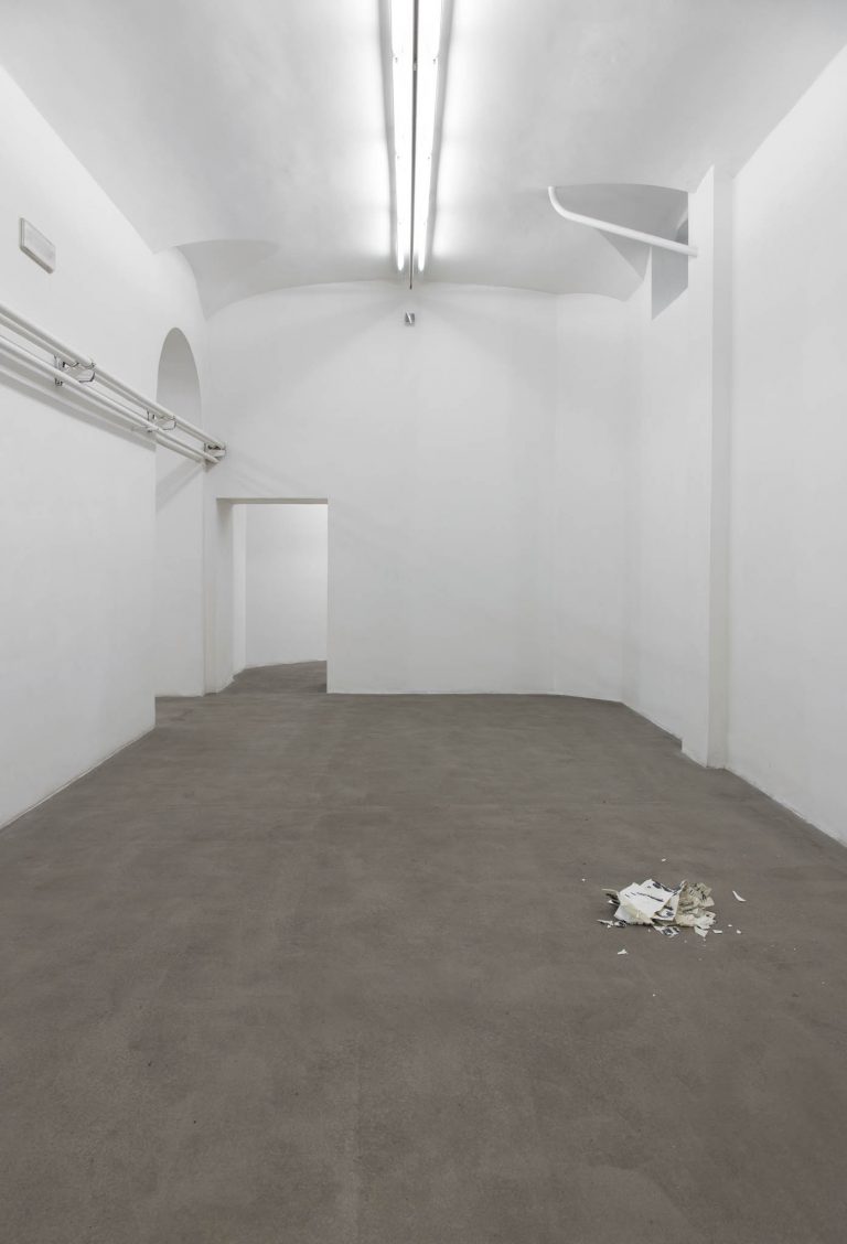 Michael Dean - Stamen Papers - installation view at Fondazione Giuliani, Roma 2016 - photo Giorgio Benni