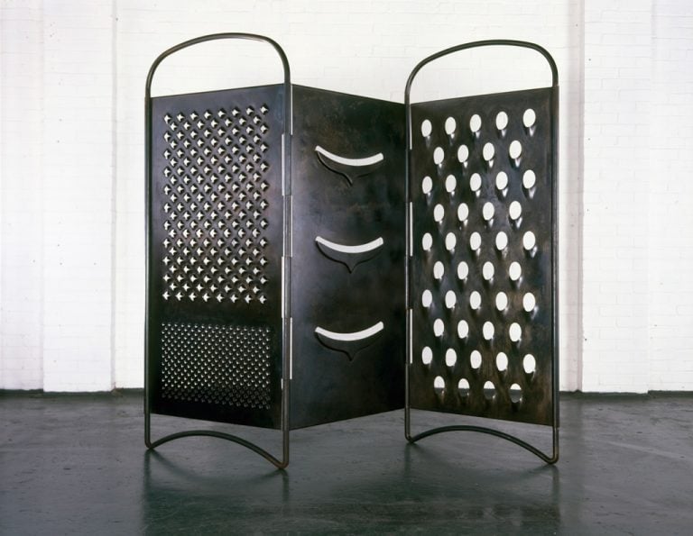 Mona Hatoum, Grater Divide, 2002 - photo Iain Dickens - Courtesy White Cube e Tate Modern, Londra - © Mona Hatoum