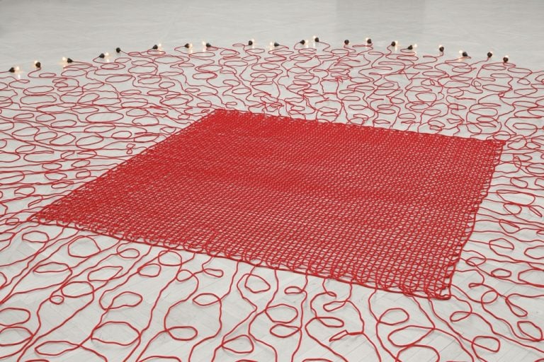 Mona Hatoum, Undercurrent (red), 2008 - photo Stefan Rohner - Courtesy Kunstmuseum St. Gallen e Tate Modern - © Mona Hatoum