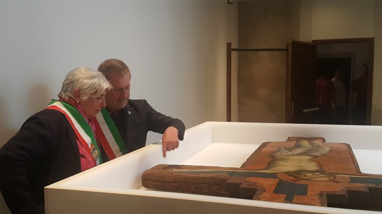 Operazioni di imballaggio del Crocefisso di Jesolo, Gallerie dell'Accademia, Venezia 2016