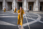 Bryony Roberts e Melissa Lohman, Corpo Estraneo, performance Roma Piazza del Campidoglio 2016