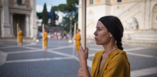 Bryony Roberts e Melissa Lohman, Corpo Estraneo, performance Roma Piazza del Campidoglio 2016