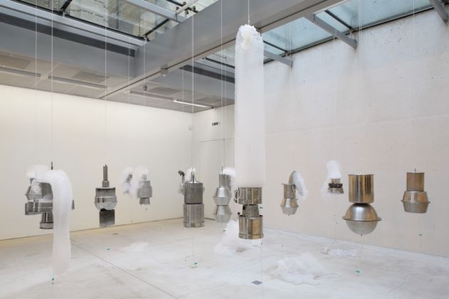 Roger Hiorns, Untitled, 2015 - Courtesy Corvi-Mora, Londra - installation view at Galerie im Taxispalais, Innsbruck - © VG Bild-Kunst, Bonn 2016 - photo Rainer Iglar, Salzburg