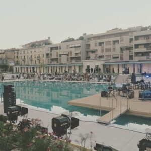 Musica trance in piscina. In attesa del Festival Terraforma a Villa Arconati