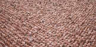 Un'azione di Spencer Tunick