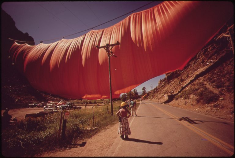 Christo e Jeanne-Claude, Valley Curtain 1972 (USA)