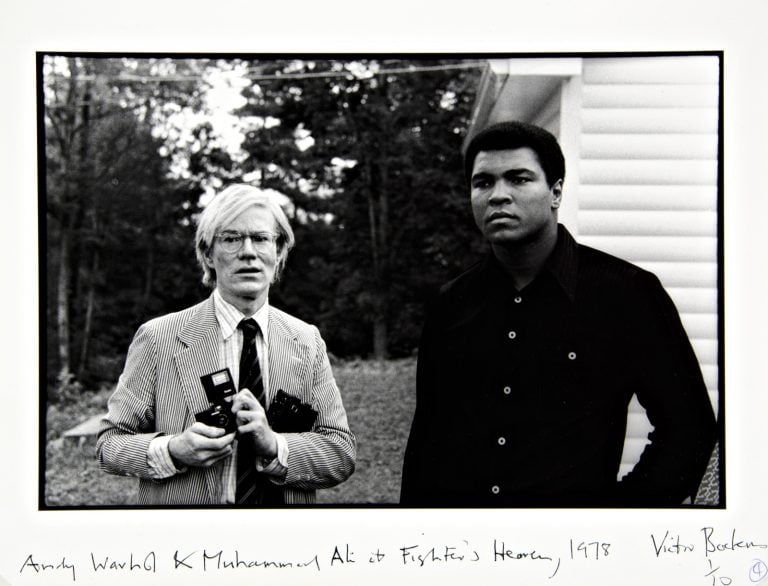Victor Bockris Andy Warhol e Muhammad Ali a Fighters Haven 1978 È morto Muhammad Ali. Una fotogallery per ricordare tutte le volte che è stato ritratto dagli artisti