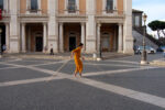 Bryony Roberts e Melissa Lohman, Corpo Estraneo, performance Roma Piazza del Campidoglio 2016