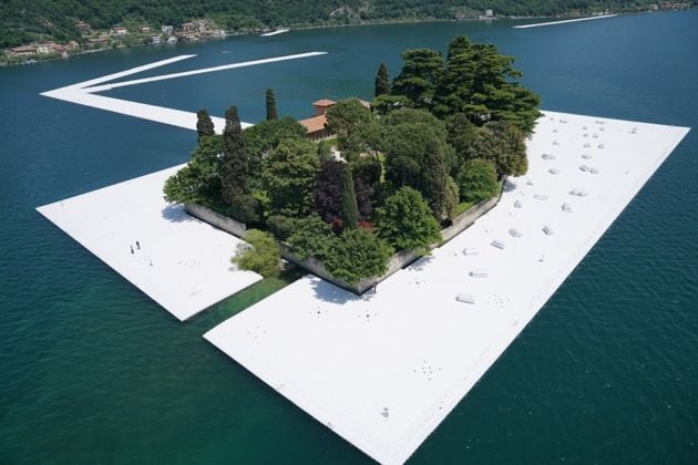 The Floating Piers, lago d'Iseo (ph credit pagina facebook del progetto)
