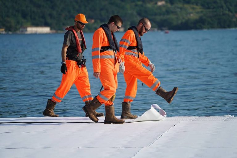 The Floating Piers, lago d'Iseo (ph credit pagina facebook del progetto)