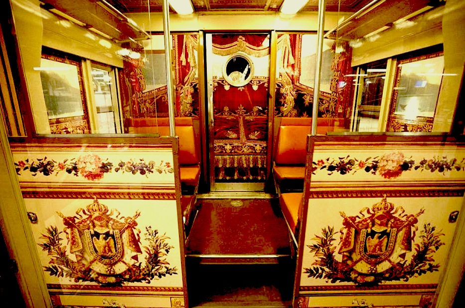 Il treno dell’Impressionismo e quello di Versailles. In Francia i vagoni sono decorati a tema
