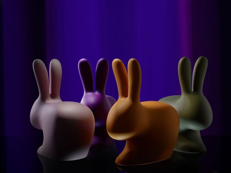 12bis. Stefano Giovannoni Rabbit Chairs 1 Una casa virtuale progettata da Mendini e arredata da artisti e designer, per beneficenza