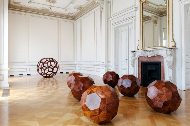 Ai Weiwei, Divina Proportione Huali wood, ø 130 : 70 cm Photo- Paris Tavitian © Museum of Cycladic Art