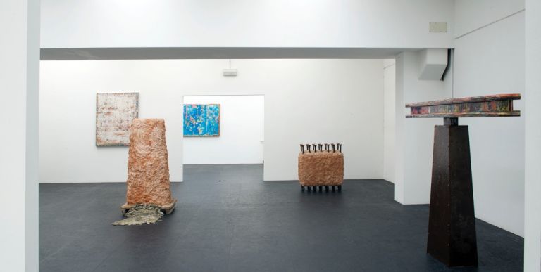 Aron Demetz - Robert Pan - Autark - installation view at Galleria Doris Ghetta, Ortisei 2016 - photo Günther Wett