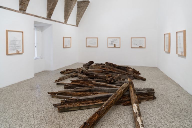 Carlos Garaicoa, Testigos - Las raíces del mundo – installation view at Galleria Continua, San Gimignano, 2016 - courtesy Galleria Continua, San Gimignano - Beijing - Les Moulins - Habana - photo Ela Bialkowska