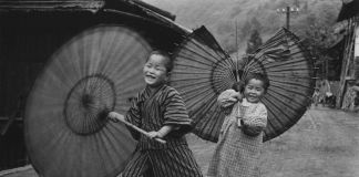 Domon Ken, Bambini che fanno roteare gli ombrelli, Ogochimura, 1937