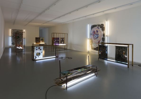 Full-Fall presents Kerstin Brätsch (Poli’ahu’s Cure) - installation view at Giò Marconi, Milano 2016, photo Andrea Rossetti, courtesy Giò Marconi