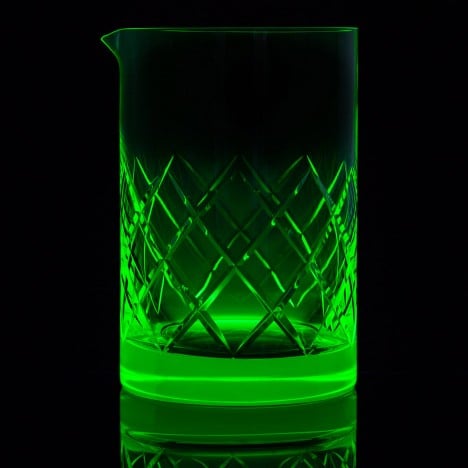 Un bicchiere fatto in uranio radioattivo. Il controverso progetto del designer Martin Jakobsen
