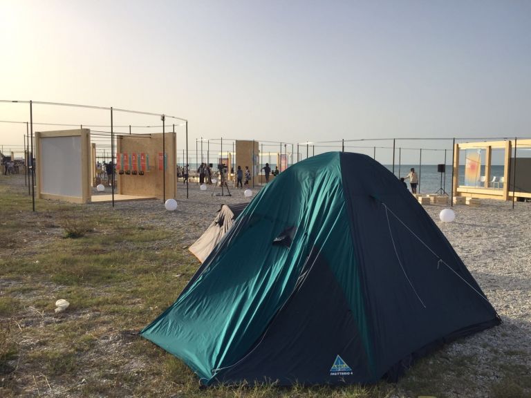 IMG 8829 Tutte le foto da Demanio Marittimo 2016. Spiaggia invasa dalle misteriose scatole di Alfredo Jaar