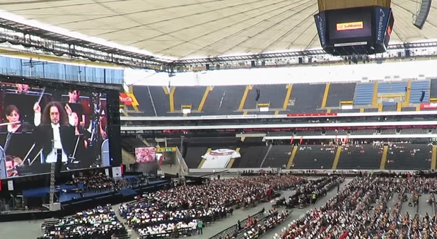 7.500 musicisti per l’orchestra più grande della storia. Ecco il video dello show dalla Commezbank Arena di Francoforte