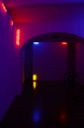 Maurizio Nannucci – Think - Neon Multiples - installation view at Colli Independent Art Gallery, Roma 2016