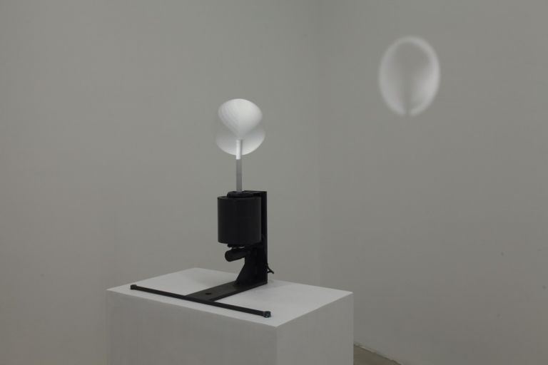 Piero Fogliati, Successioni luminose, 2004