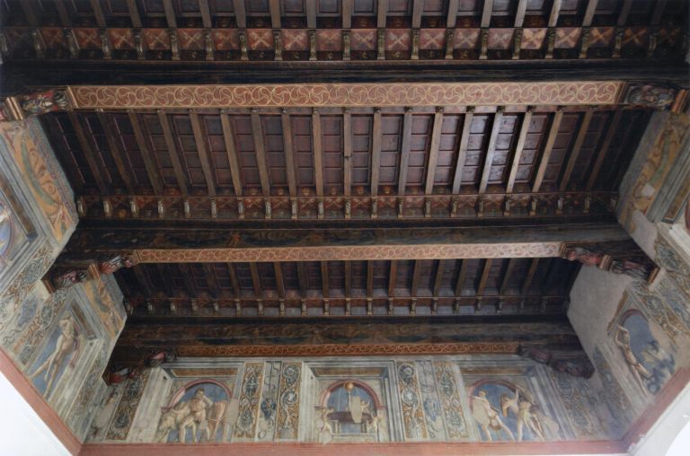 Sala fatiche di Ercole, soffitto ligneo e fregio affrescato Photo credit: Polo Museale del Lazio