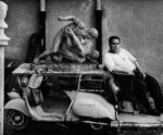 William Klein, Custode, Cinecittà, Roma 1956 (dalla sezione Roma) © William Klein