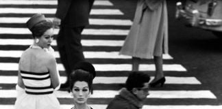 William Klein, Nina, piazza di Spagna, Roma 1960 (dalla sezione Moda) © William Klein