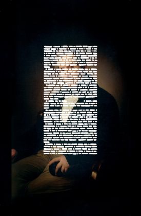 Emilio Isgrò, L’occhio di Alessandro Manzoni, 2016, 260x160 cm, acrilico su tela montata su legno, Collezione privata