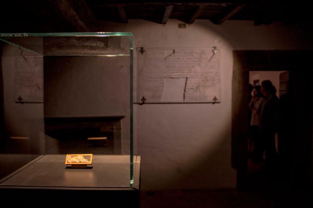 Alberto Burri - Le dimensioni della materia - installation view at Podesteria di Michelangelo, Chiusi della Verna 2016 - photo Achille Sberna