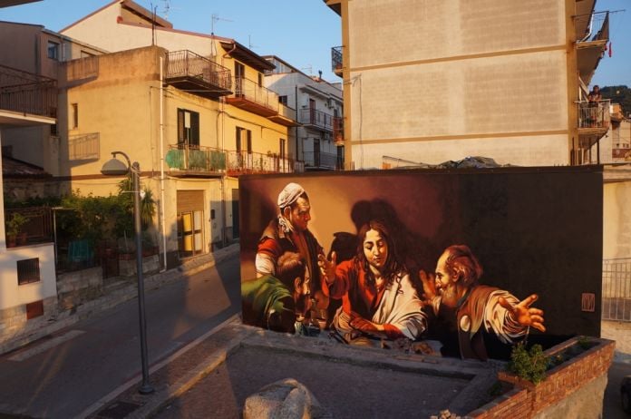 Andrea Mattoni, La cena in Emmaus, spray su muro, San Salvatore di Fitalia, Messina, 2016