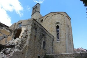 Il terremoto distrugge chiese, palazzi, interi centri storici: ecco le immagini dall’Italia Centrale