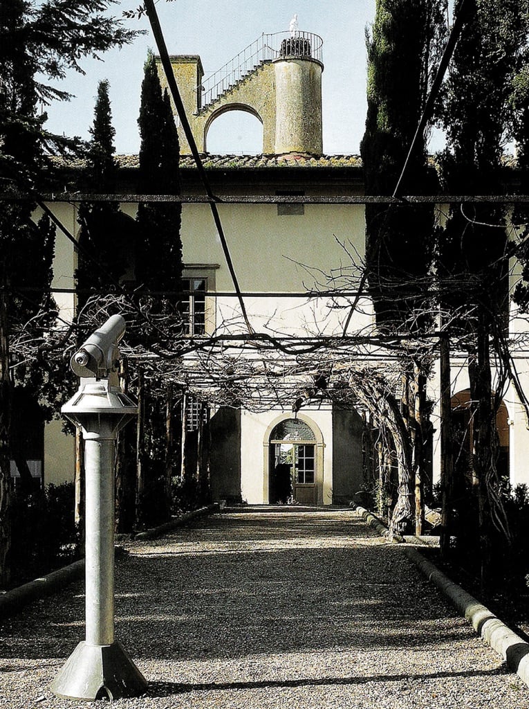 Enrico Vezzi, Venere delle Armi, 2004 – opera rimossa dalla Villa Medicea di Cerreto Guidi nel 2015 - courtesy Enrico Vezzi