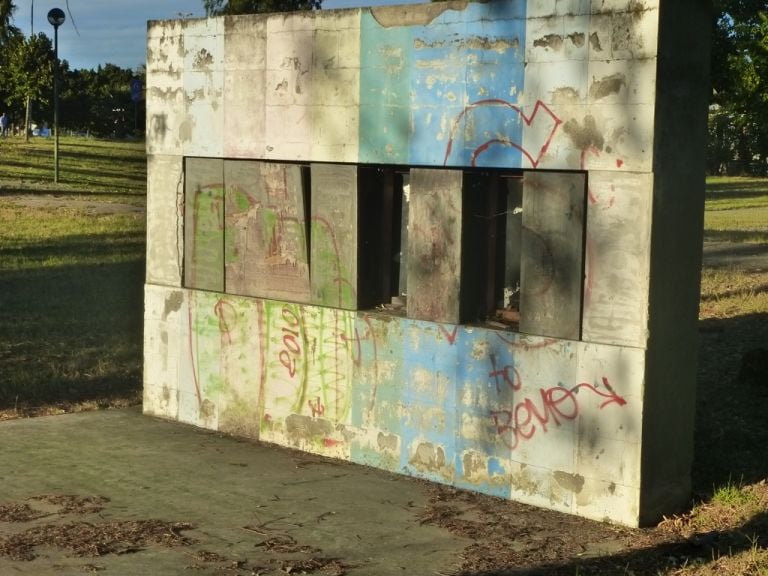 Frederic Guerin, Muro sonoro, 1996 - Parco Giochi Il Boschetto, Grosseto - photo Claudio Bottinelli, agosto 2016