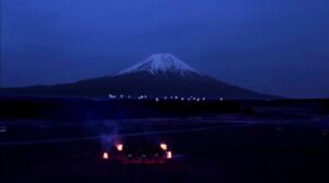 Tecnologia e tradizione: la danza dei droni sul Monte Fuji