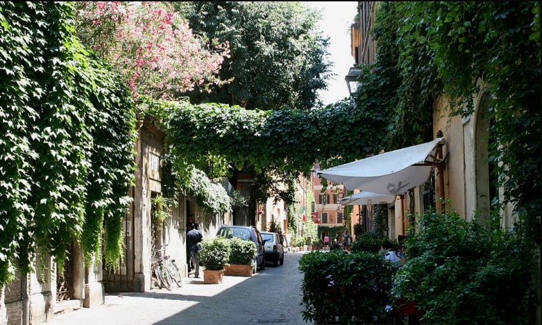 Via Margutta e il contemporaneo. Nella strada romana arriva la scultura del ‘900: immagini in anteprima