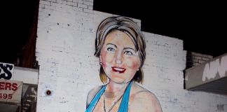 Lushsux, il murale con Hillary Clinton a Melbourne